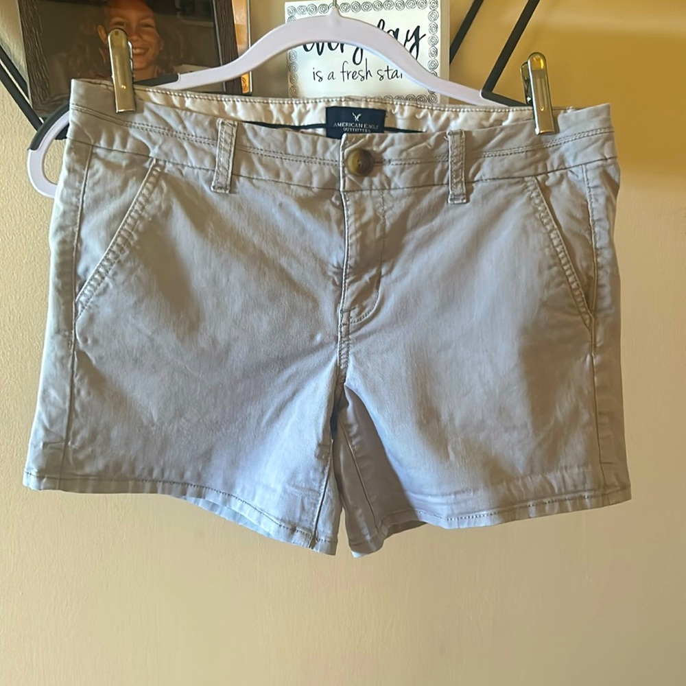 Women’s A.E Khaki Shorts
